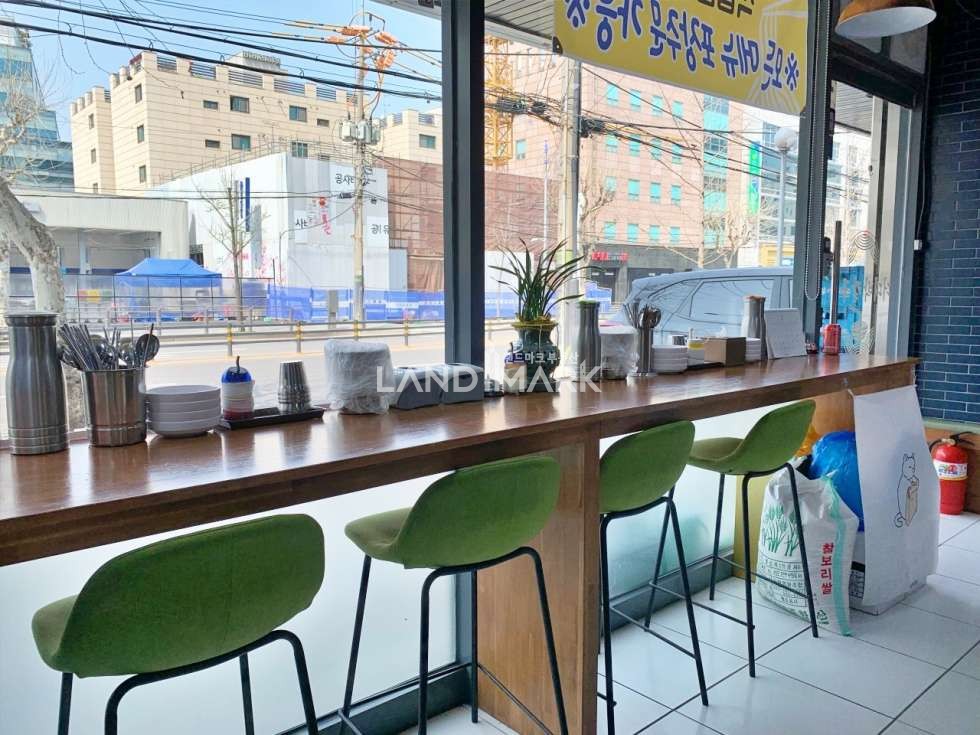 서울 서초구 양재동 양재천 대로변 1층 상가, 카페 음식점 샌드위치 다용도점포 월세 매물번호 15261 사진 2