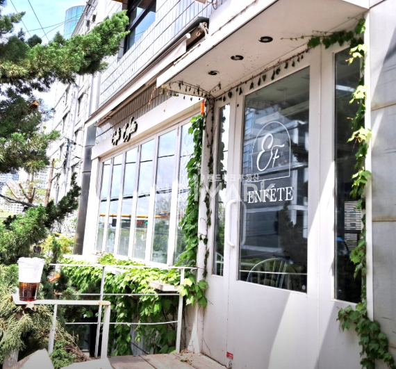 서울 서초구 반포동 서래마을 조용하고 깨긋한 상가 1층 입니다. 월세 매물번호 16109 사진 4