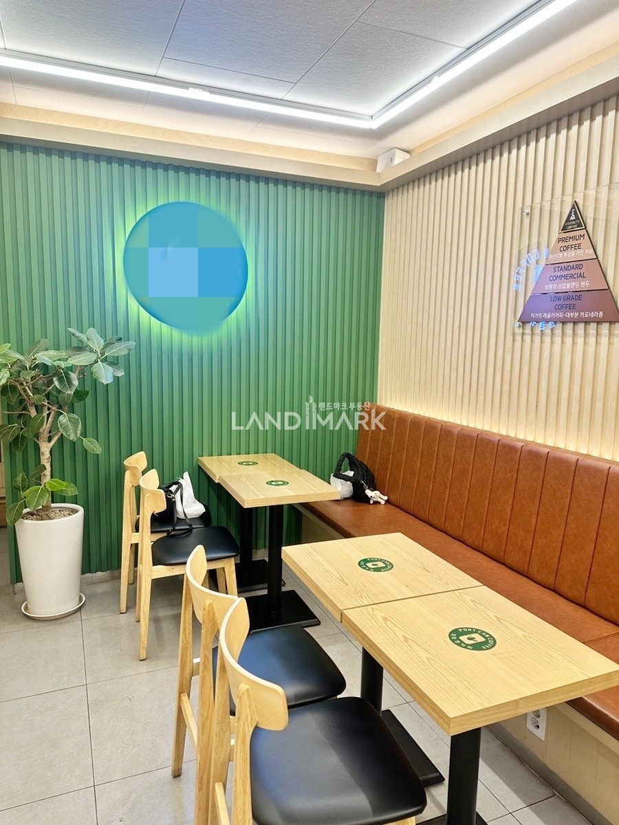 서울 강남구 논현동 강남구청역 먹자 라인 위치한 가시성 좋은 1층 상가 월세 매물번호 16273 사진 1