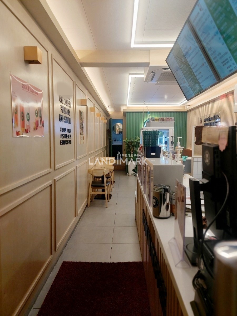 서울 강남구 논현동 강남구청역 먹자 라인 위치한 가시성 좋은 1층 상가 월세 매물번호 16273 사진 3