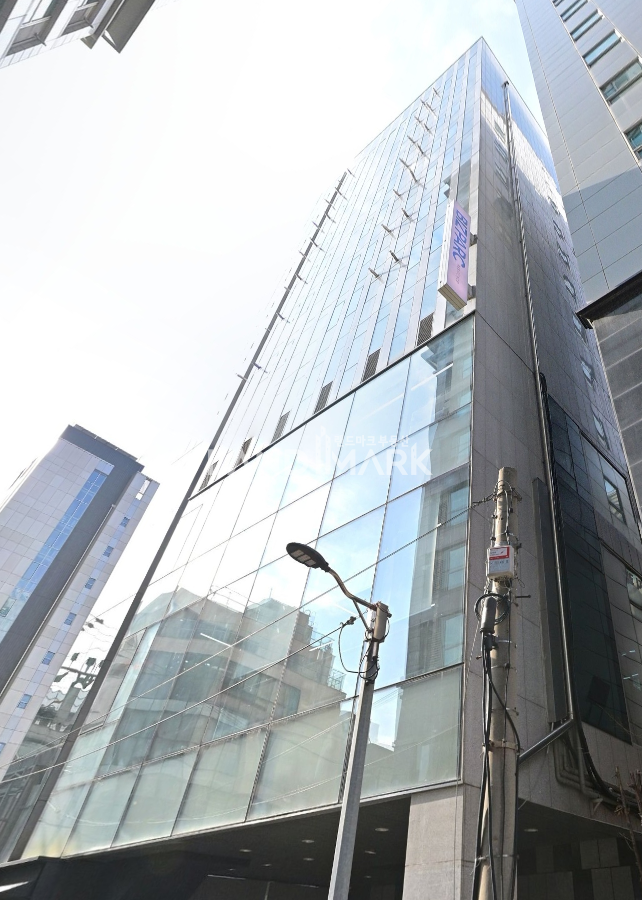 서울 서초구 서초동 교대역 더블역세권 2개도로 접 접근성 뛰어난 빌딩 매매 매물번호 16715 사진 1