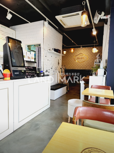 서울 강남구 논현동 가시성 좋은 코너1층 매장 월세 매물번호 11111 사진 2