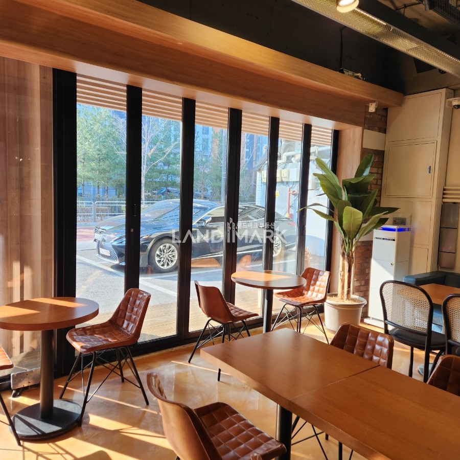 서울 강남구 논현동 선정릉역 역세권 주거단지에 있는 주차편리한 1층 상가. 인테리어 SS 월세 매물번호 15440 사진 7