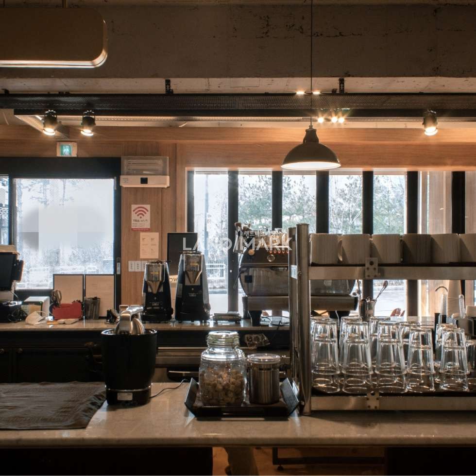 서울 강남구 논현동 선정릉역 역세권 주거단지에 있는 주차편리한 1층 상가. 인테리어 SS 월세 매물번호 15440 사진 8