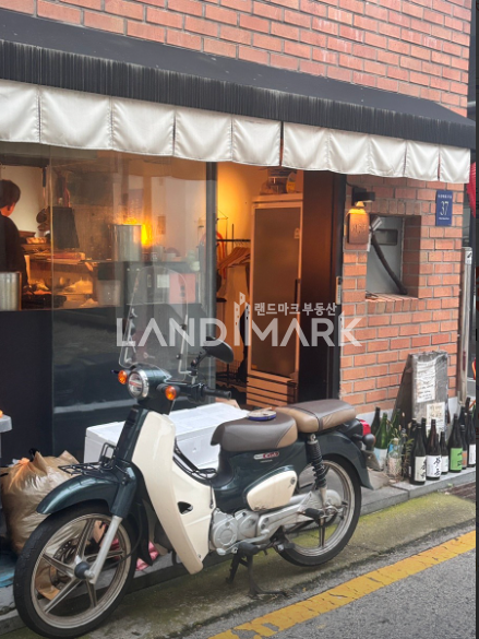 서울 강남구 신사동 압구정역 유명맛집 모든업종 가능한 소형 1층상가 월세 매물번호 16832 사진 2