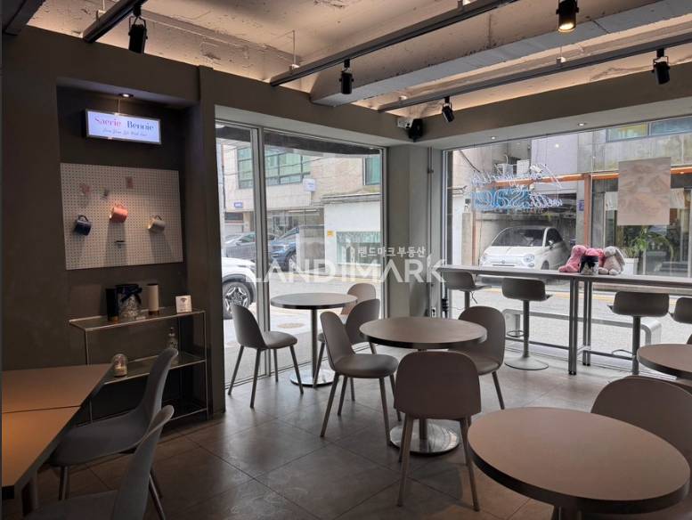 서울 강남구 신사동 가로수길 인근 모든업종 가능한 전면노출 좋은 1층상가 월세 매물번호 17105 사진 2