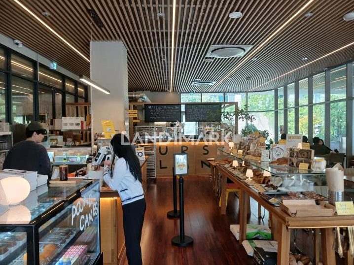 서울 강남구 청담동 강남구청 맞은편 대로변 유동폭발 전면 노출 굿 업종문의 환영 월세 매물번호 17178 사진 1