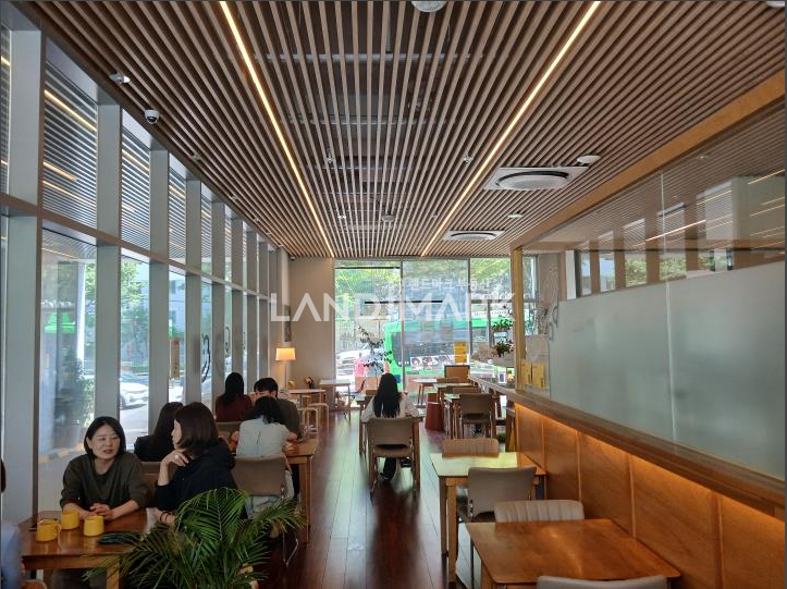 서울 강남구 청담동 강남구청 맞은편 대로변 유동폭발 전면 노출 굿 업종문의 환영 월세 매물번호 17178 사진 4