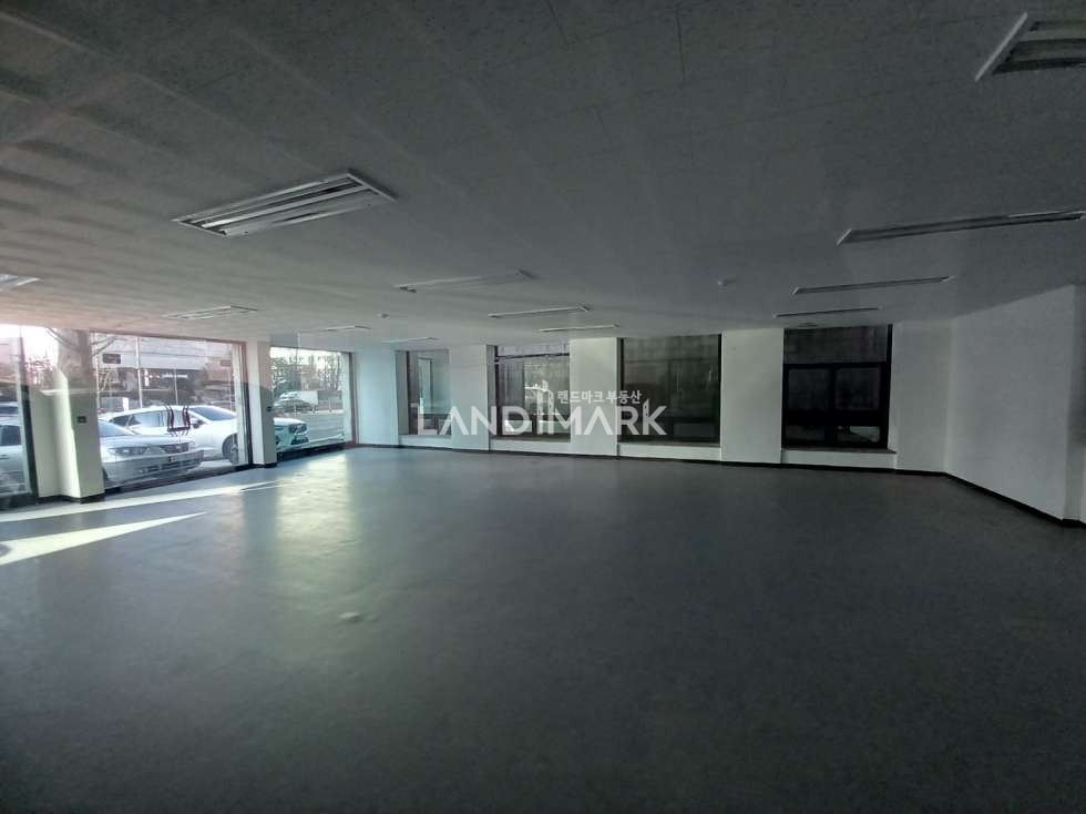 서울 강남구 논현동 무권리 1층 상가/ 원상복구 완료/ 대로변에 위치한 오피스상권 월세 매물번호 10981 사진 3